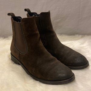 Thursday Chelsea Boots Duchess Dark Olive Suede